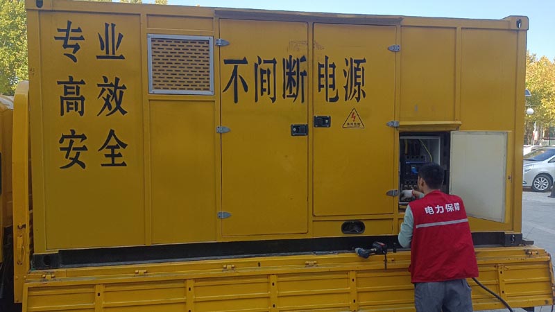 西塞山柴油发电机组和UPS电源配合使用时，如何避免切换过程中的电力中断？